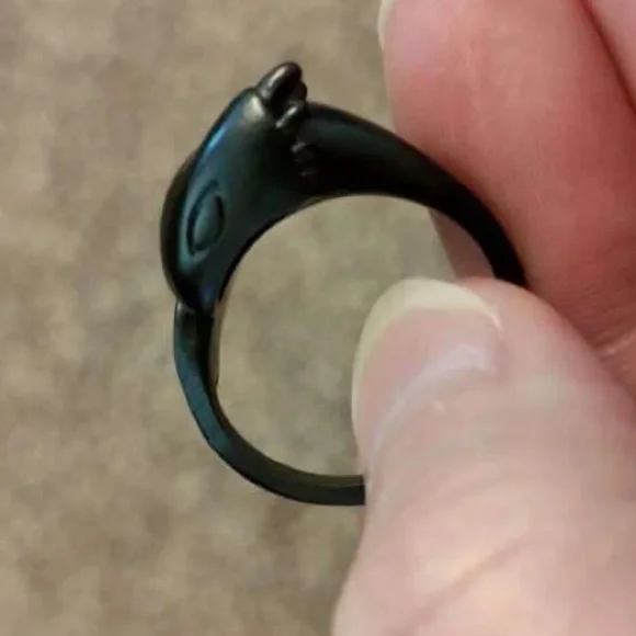 Black Adjustable Hugging Dragon Ring - Picture 6 of 6